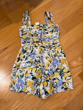 Abercrombie & Fitch Floral Lemon Print Romper Size Medium
